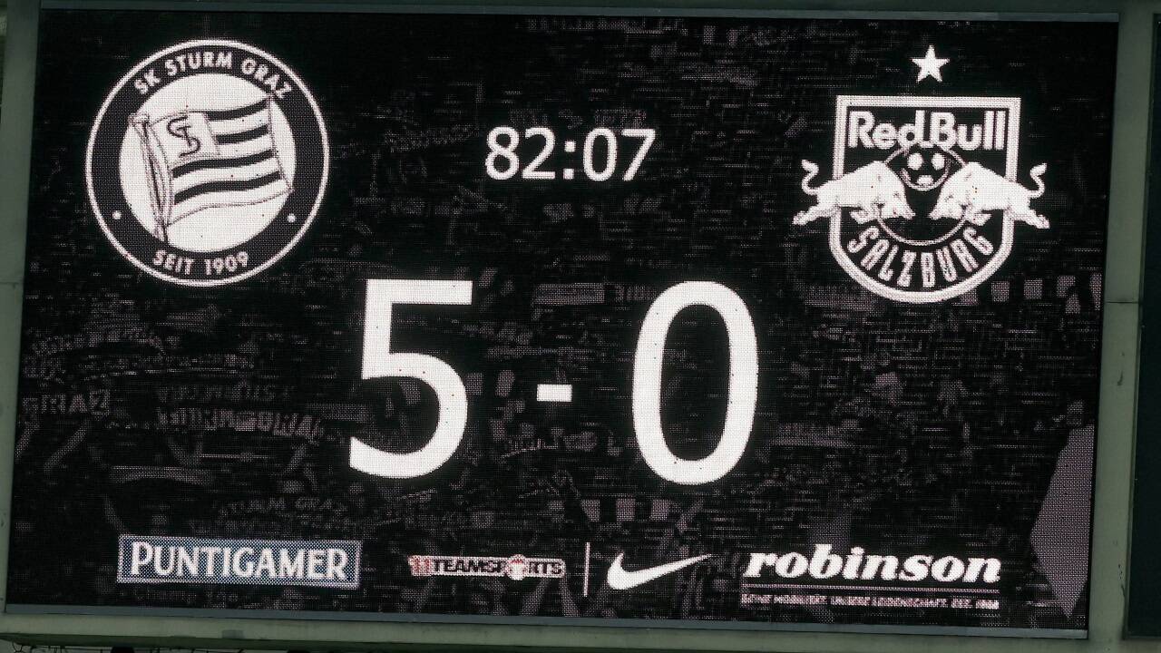 Red Bull Salzburg kassierte am Wochenende gegen Sturm Graz die nächste herbe Pleite. Red Bull Salzburg kassierte am Wochenende gegen Sturm Graz die nächste herbe Pleite.
