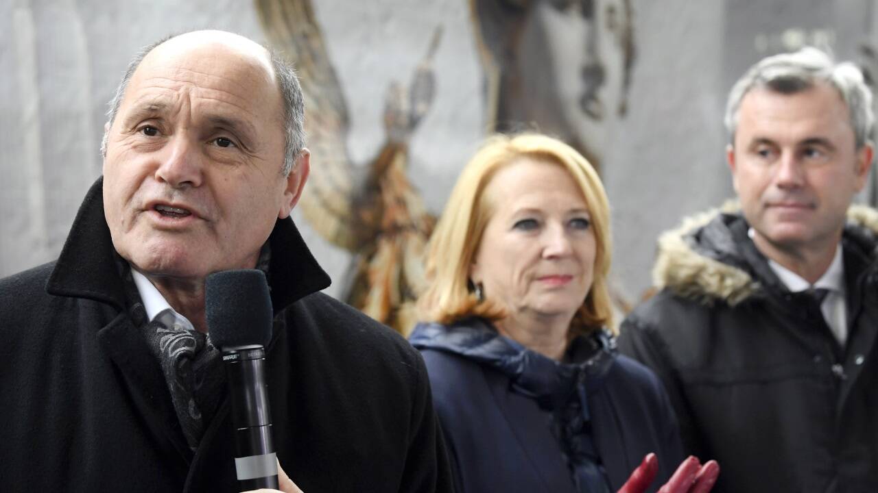 Dieses Nationalratspräsidium wird man in der neuen Legislaturperiode nicht mehr sehen. Präsident Wolfgang Sobotka (links) gehört dem neuen Nationalrat nicht mehr, der dritte Präsident Norbert Hofer (rechts) wechselt als FPÖ-Spitzenkandidat für die Landtagswahl ins Burgenland. Nur Doris Bures bleibt dem Präsidium erhalten.  Dieses Nationalratspräsidium wird man in der neuen Legislaturperiode nicht mehr sehen. Präsident Wolfgang Sobotka (links) gehört dem neuen Nationalrat nicht mehr, der dritte Präsident Norbert Hofer (rechts) wechselt als FPÖ-Spitzenkandidat für die Landtagswahl ins Burgenland. Nur Doris Bures bleibt dem Präsidium erhalten.