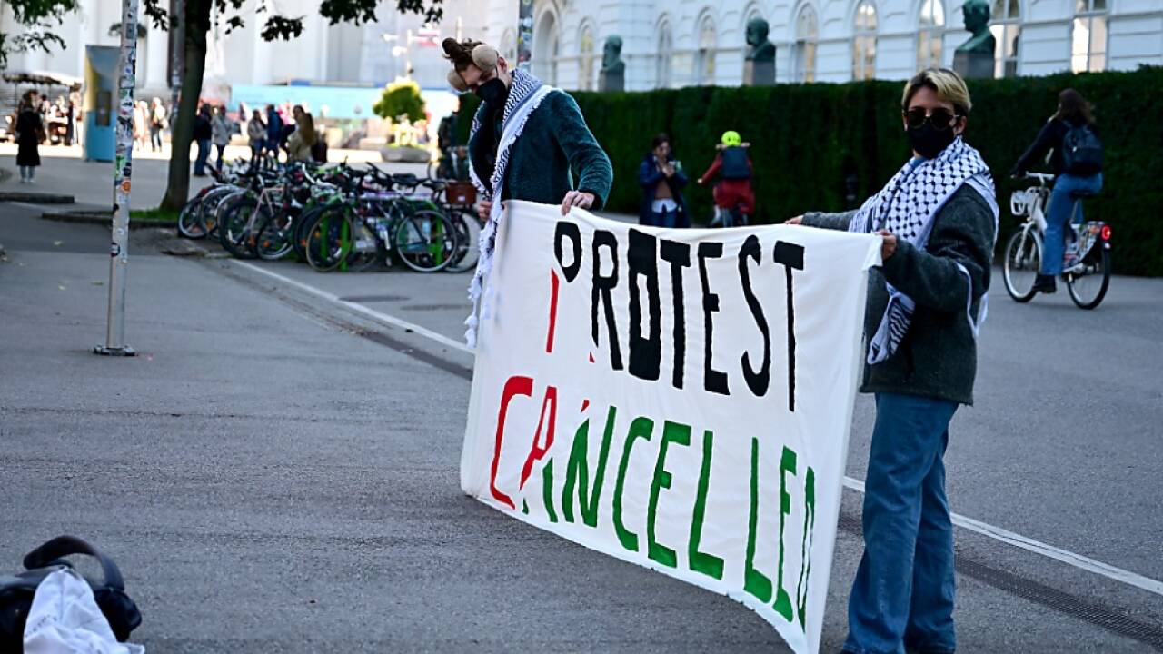 Demonstranten werfen der Polizei Repression vor  Demonstranten werfen der Polizei Repression vor