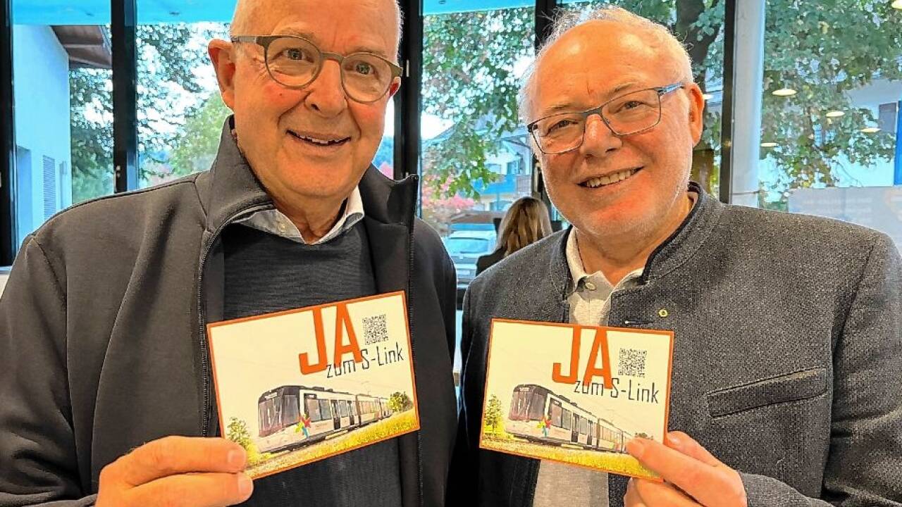 Paul Vavrosky und Walter Moser warben bei den Veranstaltungen für ein „Ja zum S-Link“ (hier bei der Veranstaltung in Anif). Paul Vavrosky und Walter Moser warben bei den Veranstaltungen für ein „Ja zum S-Link“ (hier bei der Veranstaltung in Anif).