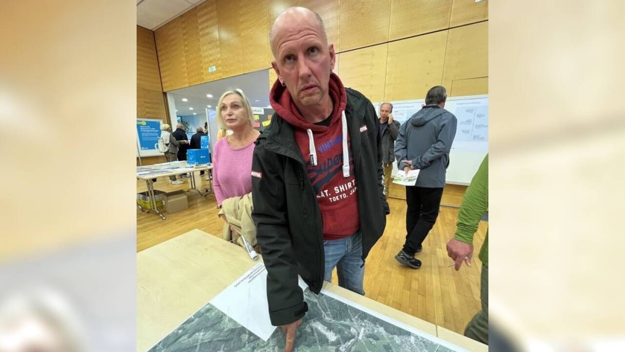 Gruberbauer Andreas Brandstätter ist unmittelbar betroffener Anrainer und müsste für das Projekt auch Felder abgeben. Gruberbauer Andreas Brandstätter ist unmittelbar betroffener Anrainer und müsste für das Projekt auch Felder abgeben.