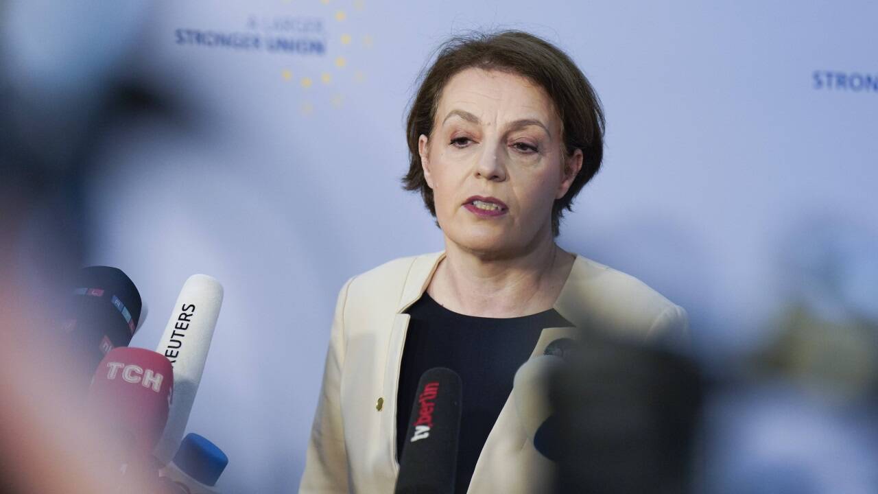 Kosovos Außenministerin Donika Gërvalla-Schwarz verurteilt Russlands Destabilisierungsversuche auf dem Balkan. Kosovos Außenministerin Donika Gërvalla-Schwarz verurteilt Russlands Destabilisierungsversuche auf dem Balkan.