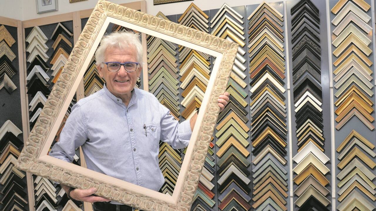Otmar Wimmer (66) in seinem Geschäft in Matzing. 