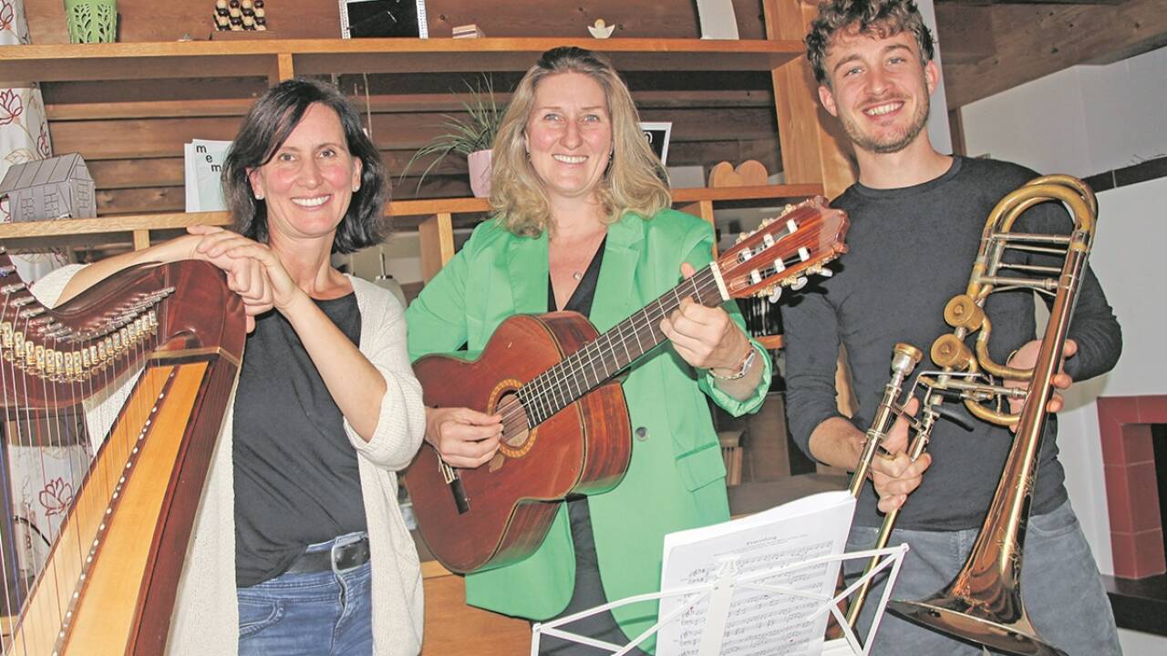 Eigene Kompositionen und rund 60 Mitwirkende versprechen ein spannendes Konzert. Die Organisatoren v. l.: Lydia Weiß, Barbara Reiter und Thomas Weiss.  Eigene Kompositionen und rund 60 Mitwirkende versprechen ein spannendes Konzert. Die Organisatoren v. l.: Lydia Weiß, Barbara Reiter und Thomas Weiss.