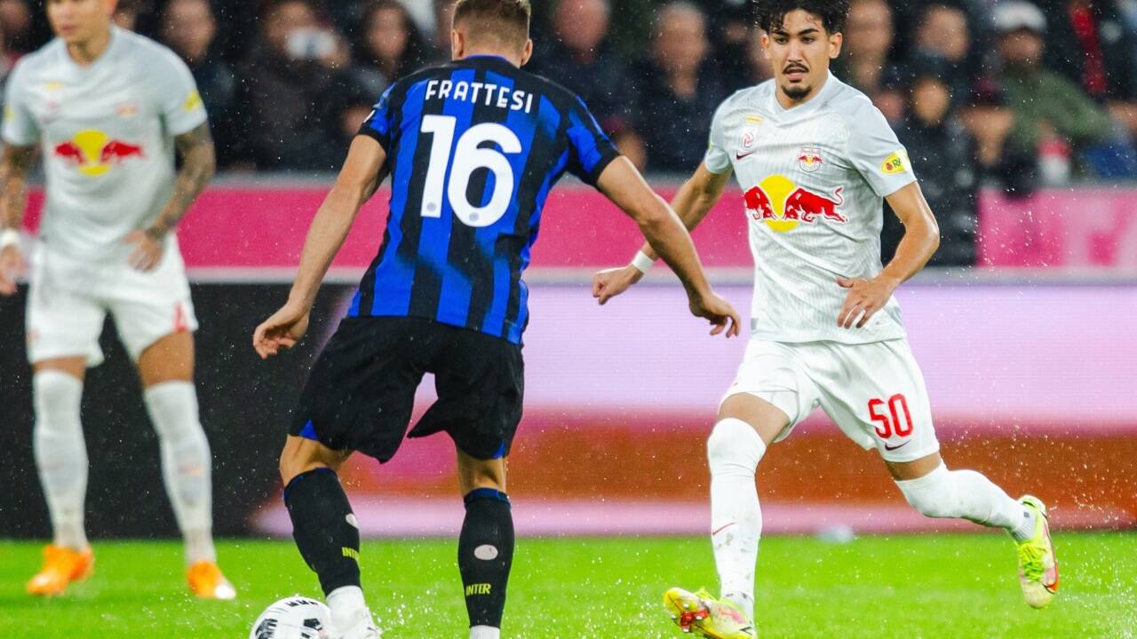 Mohammad Sadeqi (rechts) stand in einem Testspiel von Red Bull Salzburg im August 2023 noch Inter Mailands Davide Frattesi gegenüber. 