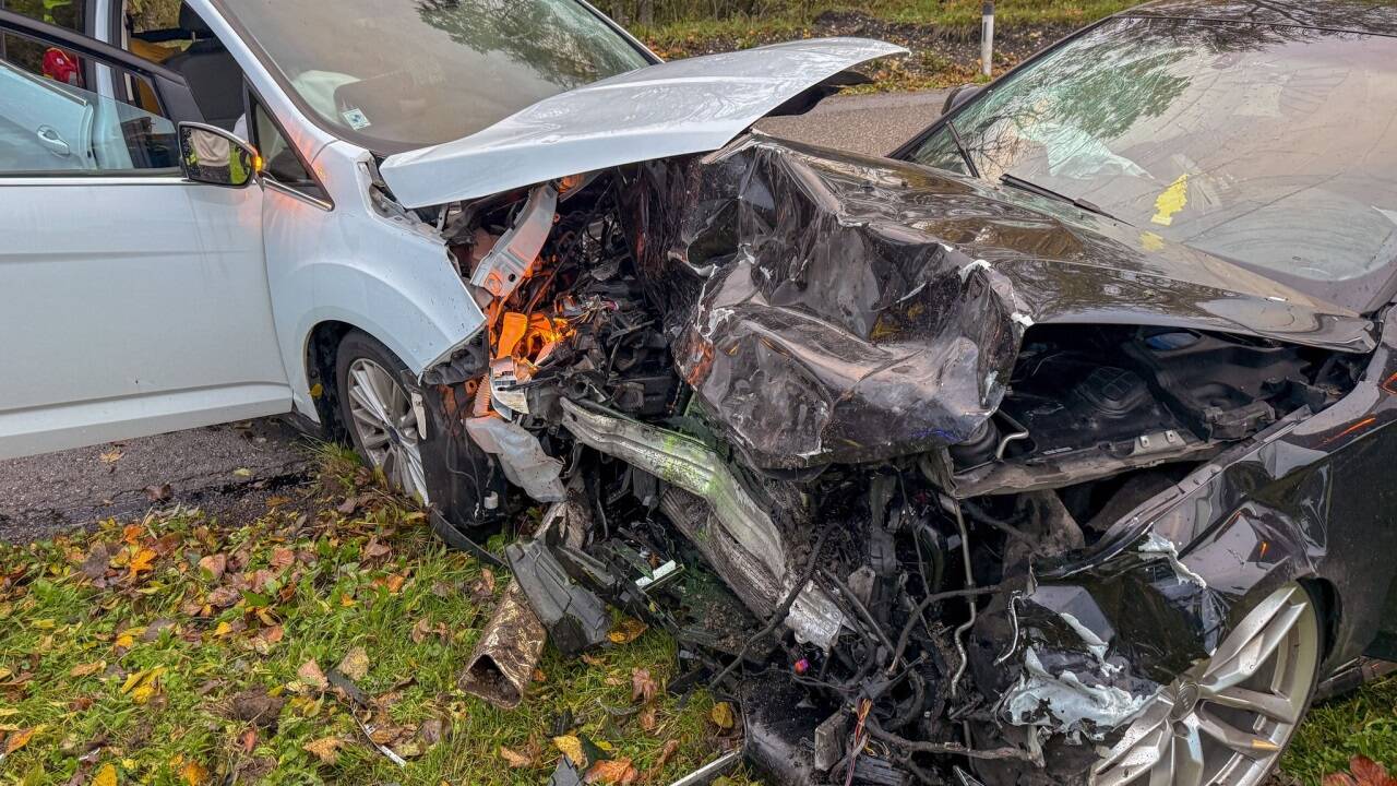 Ursprünglich wurde die Feuerwehr wegen eines brennenden Pkw alarmiert. 