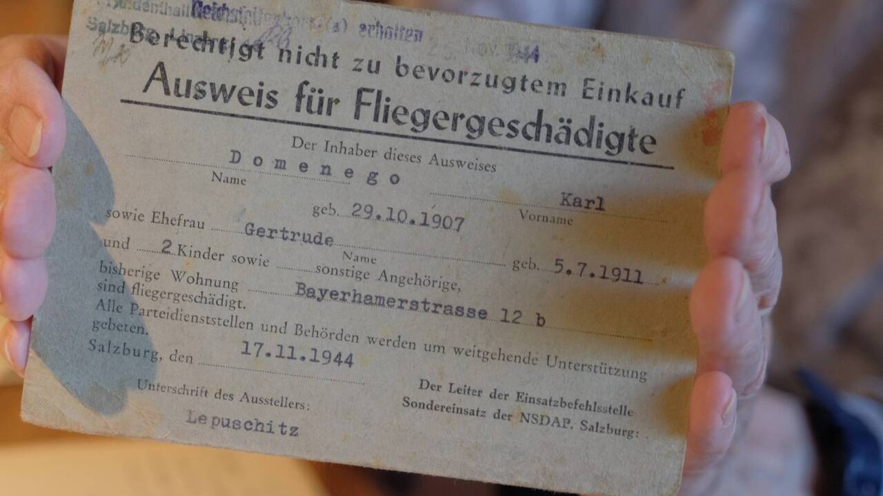 Die Familie erhielt einen Ausweis für Fliegergeschädigte.  