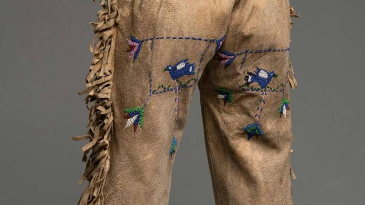 Der Fundus umfasst z.B. eine Kinder-Lederhose aus den USA aus dem 19. Jahrhundert  Der Fundus umfasst z.B. eine Kinder-Lederhose aus den USA aus dem 19. Jahrhundert