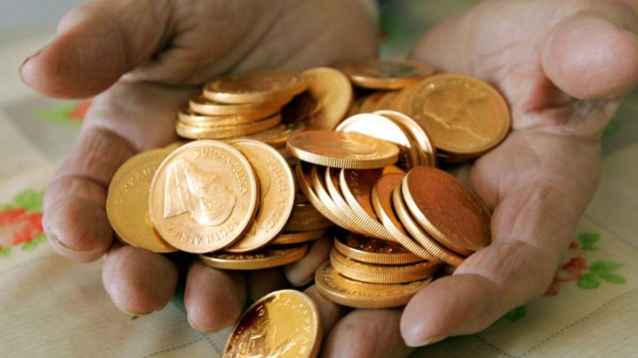 In einer versperrten Kiste bewahrte eine 83-jährige Salzburgerin Gold- und Silbermünzen auf. Drei Pflegekräfte werden verdächtigt, diese entwendet zu haben. 