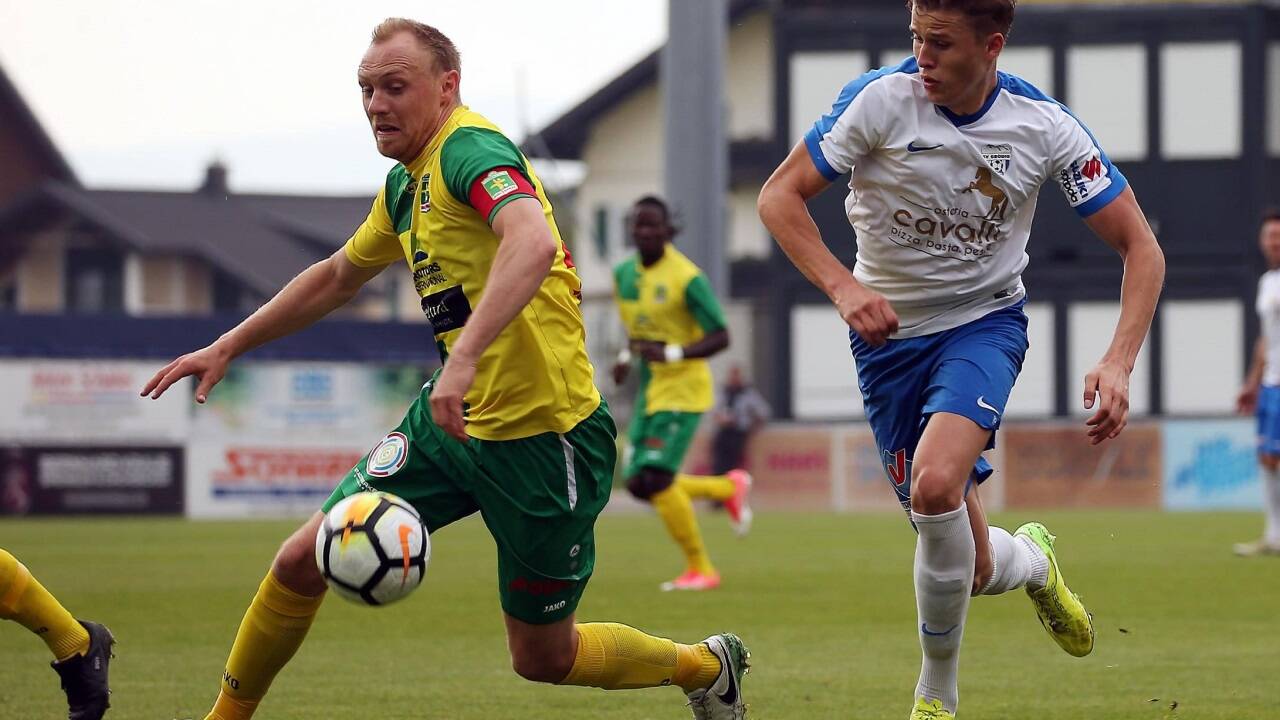Thomas Hartl (links) verteidigte 2018 in der Westliga gegen Grödigs Youngster Benedikt Pichler, der heute mit Kiel in der deutschen Bundesliga spielt. 