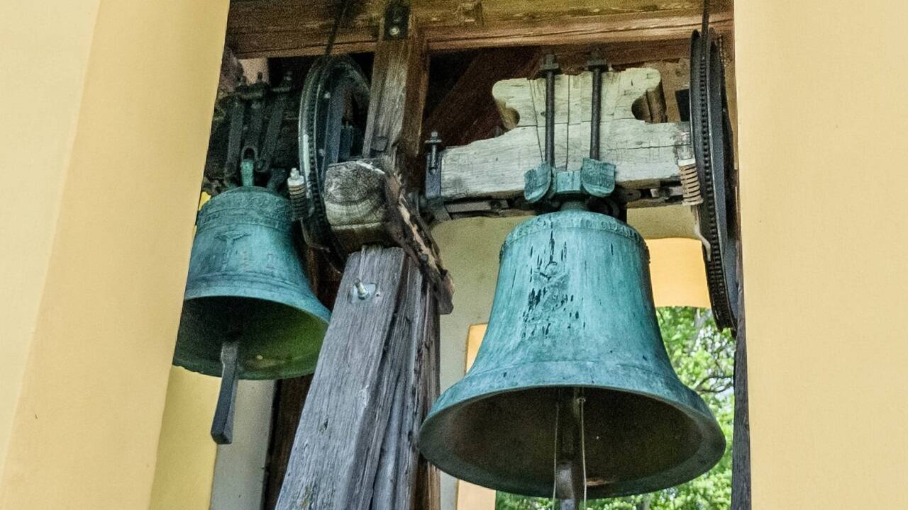 Der Glockenstuhl der Kirche St. Pankraz wird erneuert.   Der Glockenstuhl der Kirche St. Pankraz wird erneuert.