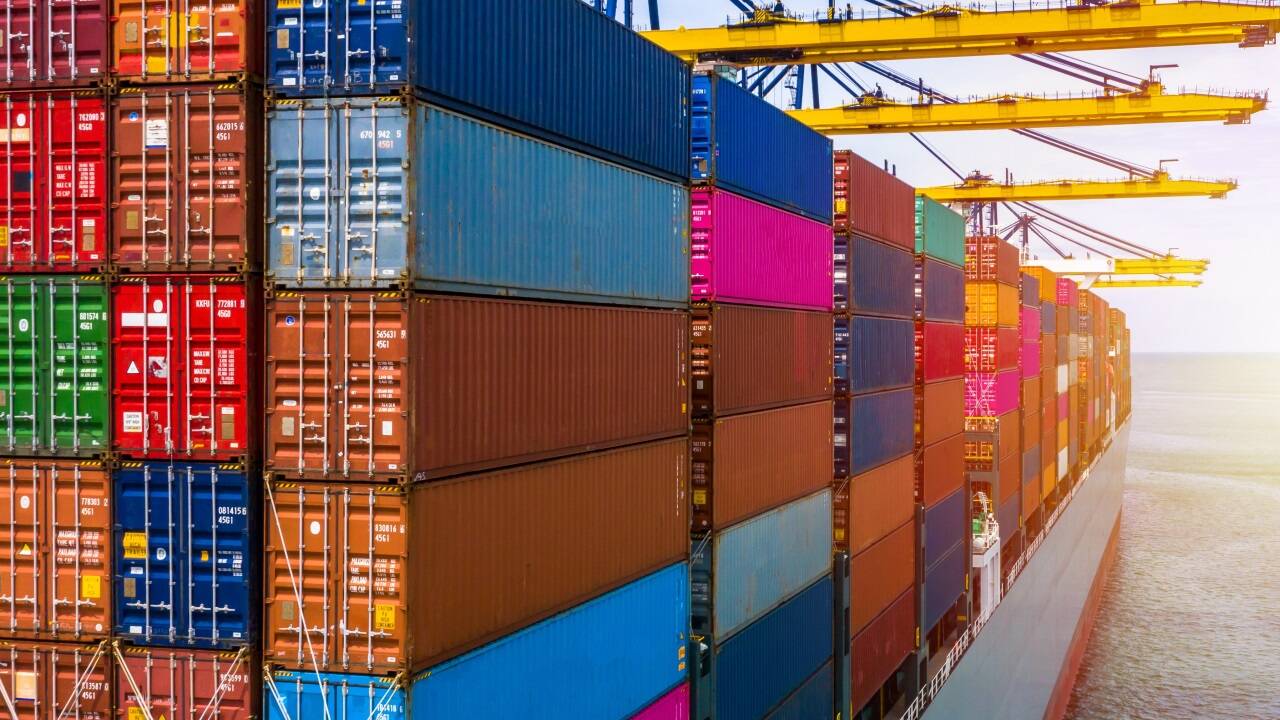 Der Krieg in Nahost und wiederkehrende Angriffe von Huthi-Rebellen zwingen die internationalen Reedereien schon seit Monaten dazu, große Umwege zu fahren.  Der Krieg in Nahost und wiederkehrende Angriffe von Huthi-Rebellen zwingen die internationalen Reedereien schon seit Monaten dazu, große Umwege zu fahren.