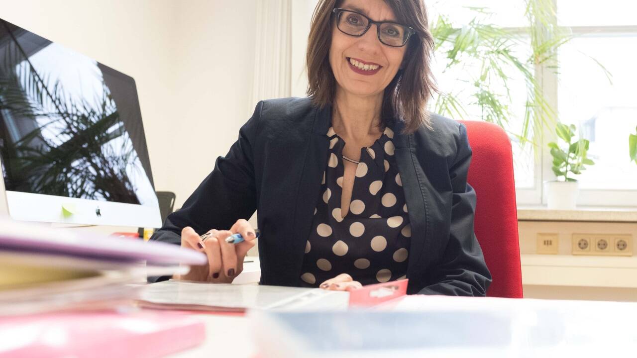 Historikerin Margit Reiter schildert, wie mit Zeitzeugenberichten umzugehen ist. 