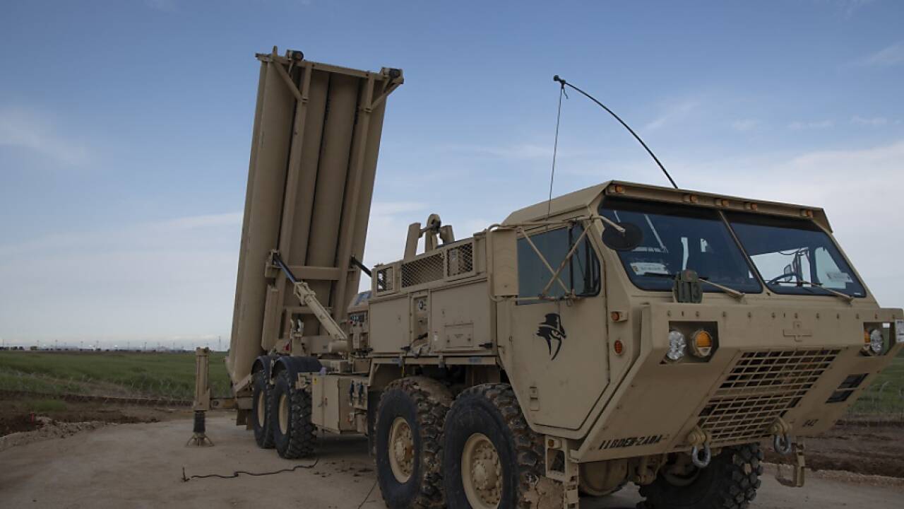 Eine Batterie des THAAD-Systems verlegt 