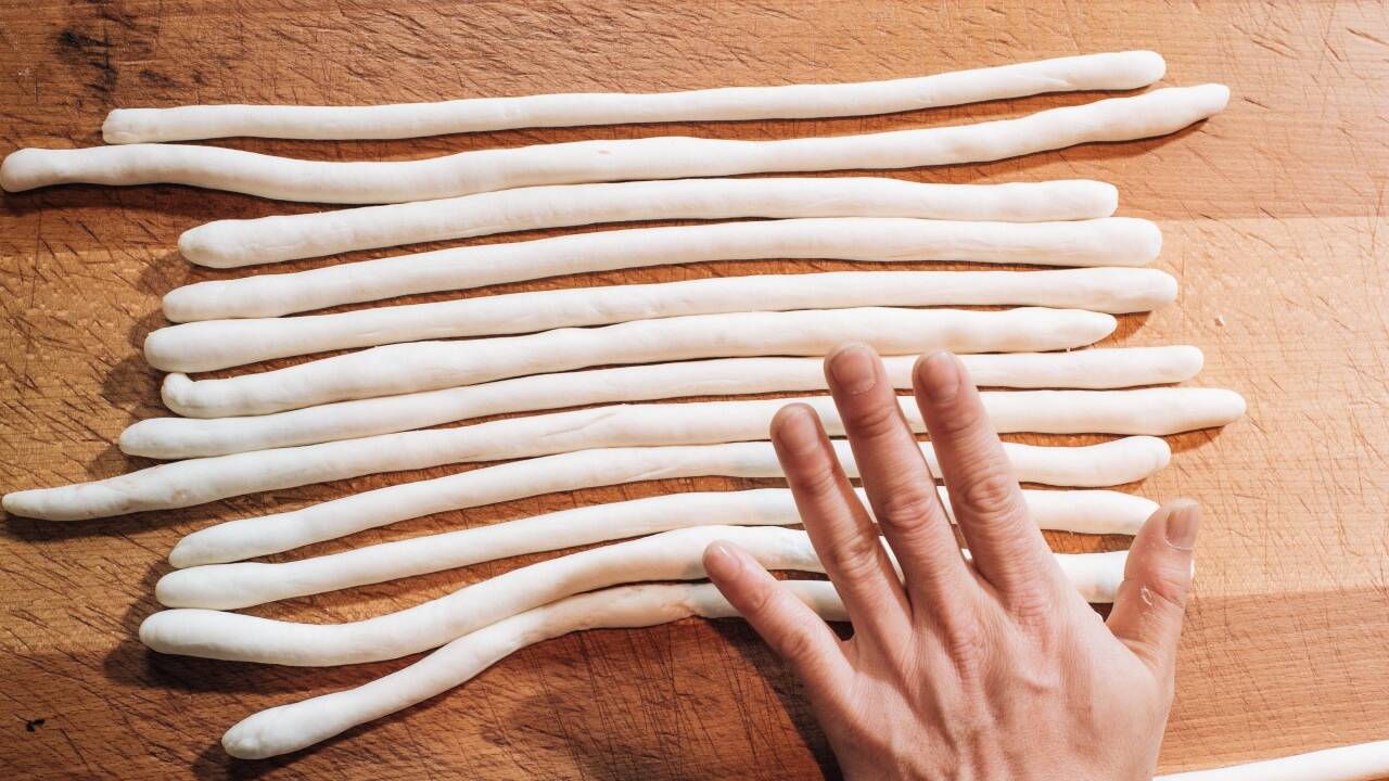 Man muss immer von der Mitte nach außen arbeiten, dann erzielt man die gewünschte Länge.  