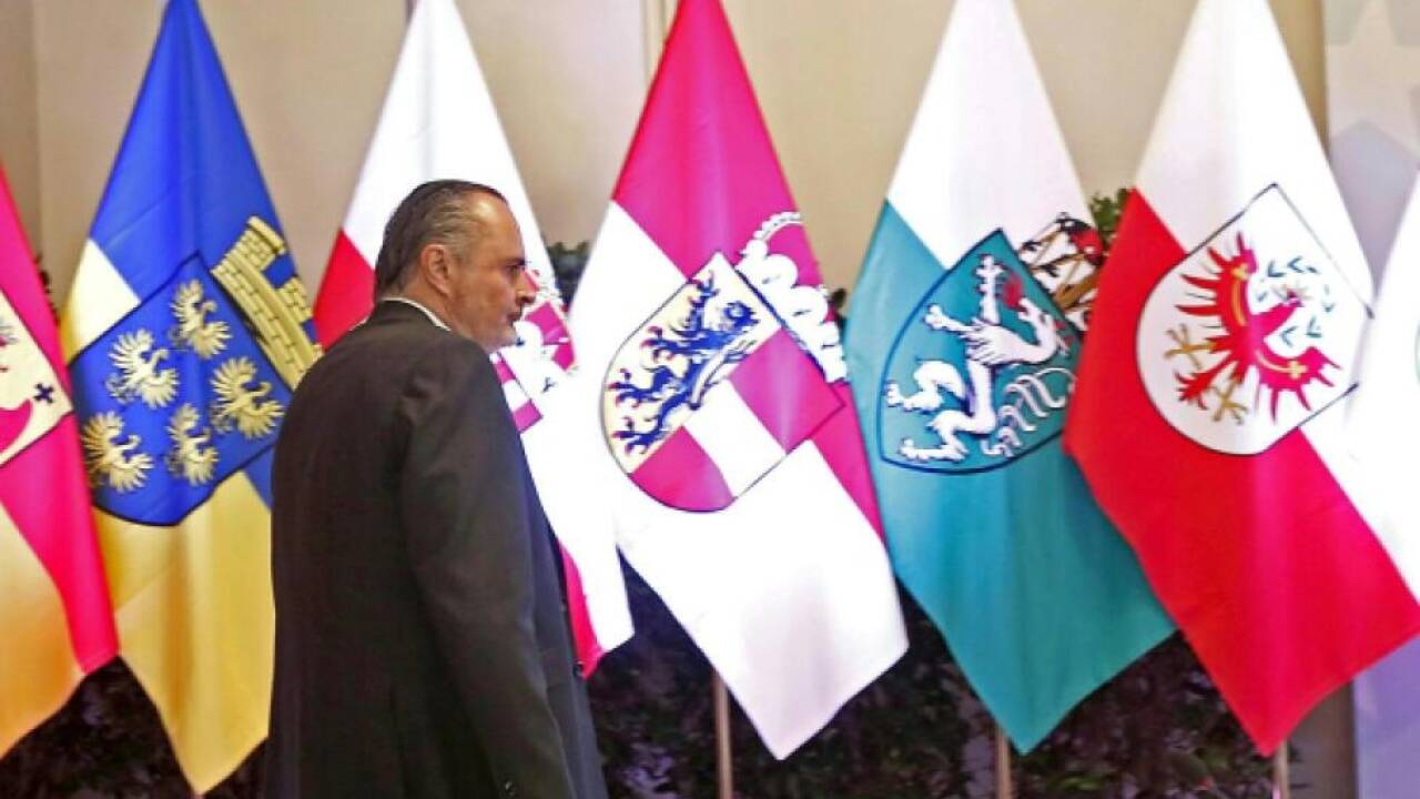 Neues Buch untersucht Problematik in Landeshymnen  Neues Buch untersucht Problematik in Landeshymnen