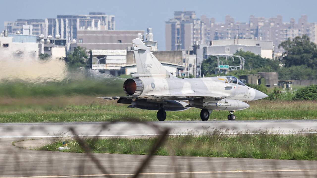 Taiwanesischer Kampfjet beim Start in Hsinchu 