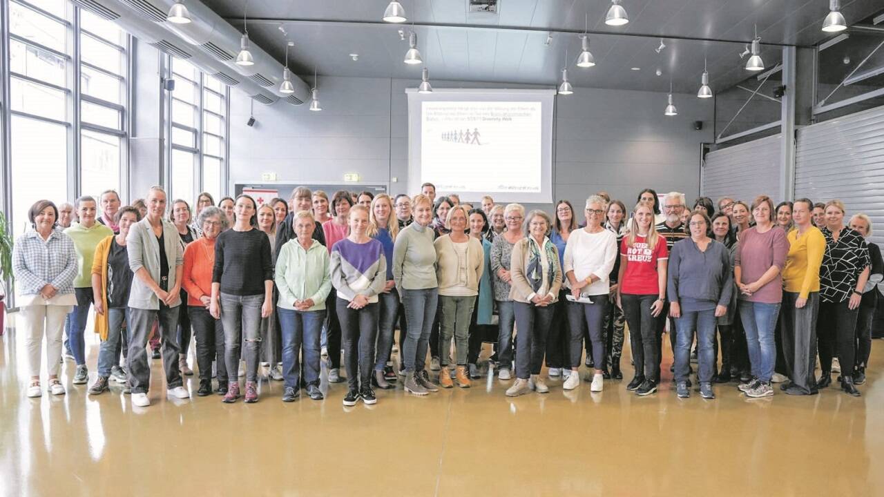 Sie helfen bei der Lebenskompetenz „Lesen“.  Sie helfen bei der Lebenskompetenz „Lesen“.