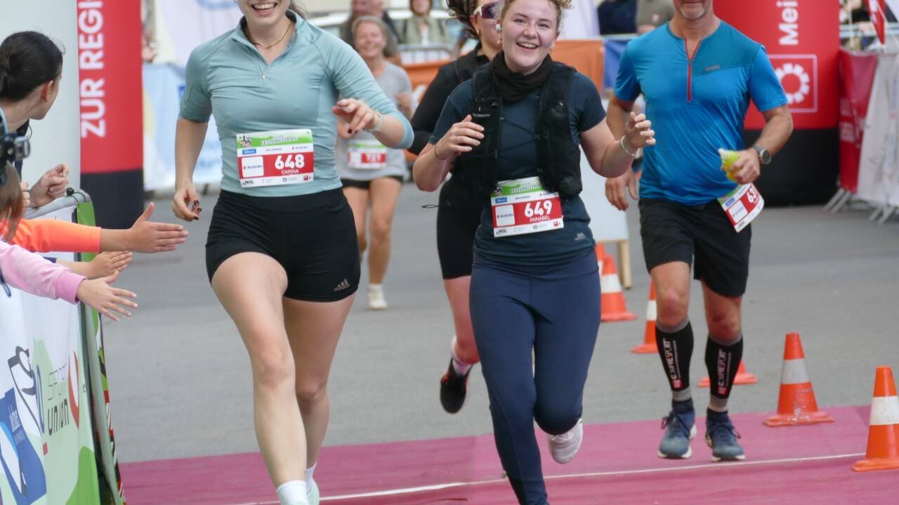 Freude beim Zieleinlauf.  