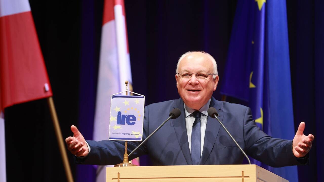 Franz Schausberger gründete das IRE nach seinem Ausscheiden aus der Salzburger Landespolitik. Mittlerweile feiert man einen runden Geburtstag. Ab Sonntag gastiert der Salzburg Europe Summit wieder im Kongresshaus. Franz Schausberger gründete das IRE nach seinem Ausscheiden aus der Salzburger Landespolitik. Mittlerweile feiert man einen runden Geburtstag. Ab Sonntag gastiert der Salzburg Europe Summit wieder im Kongresshaus.