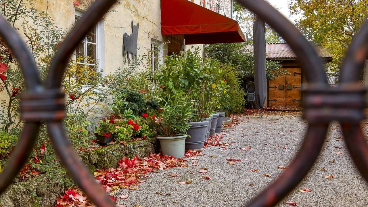  Slow Food-Koch Stefan Buhk und sein Partner Axel Hofmann-Buhk übernehmen als Pächter das Restaurant in den Gemäuern von Schloss Altendorf in Hallein neu.  