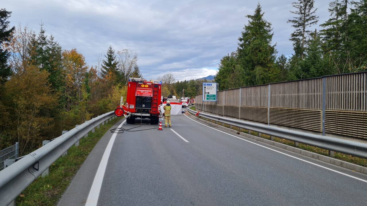 Der Unfall passierte in einer lang gezogenen Kurve in Bad Vigaun.  