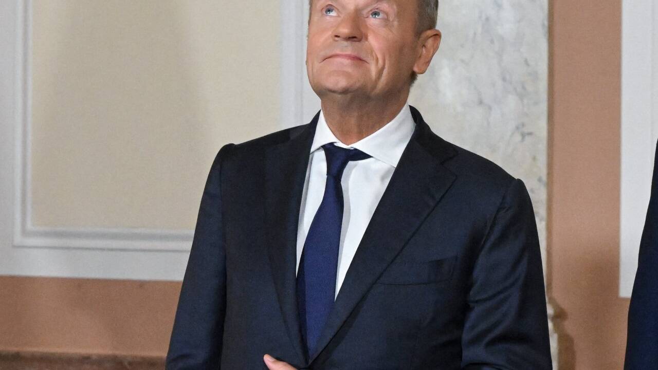 Premier Tusk prescht mit einer umstrittenen Aussetzung des Asylrechts vor.  