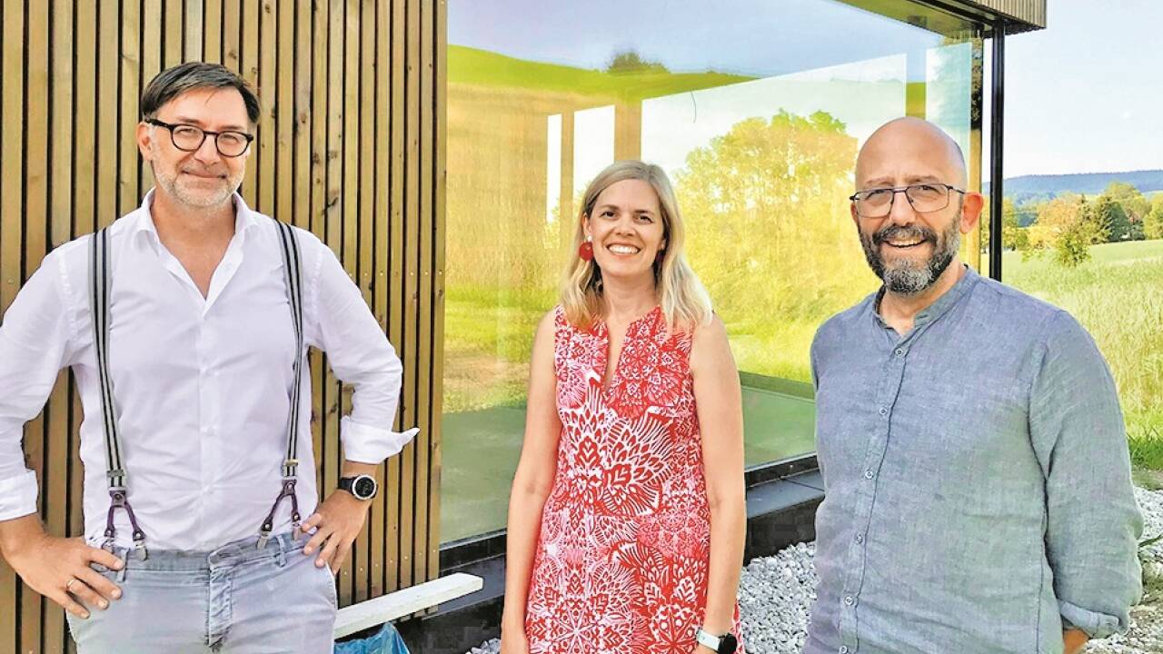 Thomas und Romana Mirlacher-Wieder (l.) mit Architekt Peter Horner. 