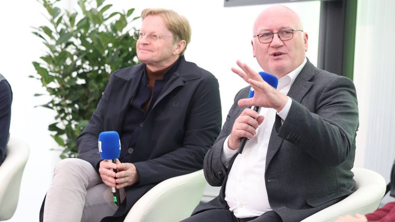 FH-Professor Günther Grall von der FH Salzburg (links) und Professor Klaus Bengler von der TU München sprachen zum Projekt UNICARagil. 