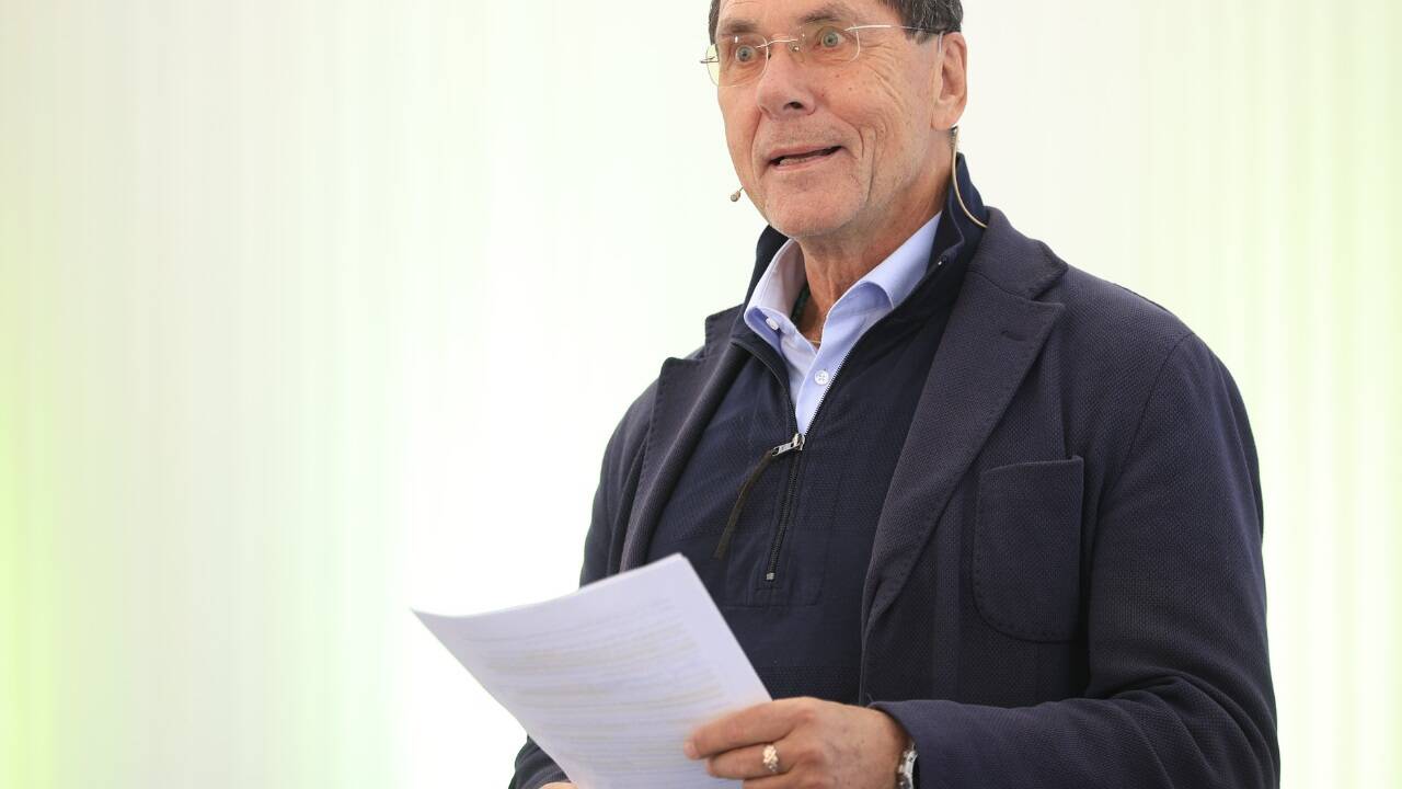Professor Kurt Luger von der Universität Salzburg moderierte.  