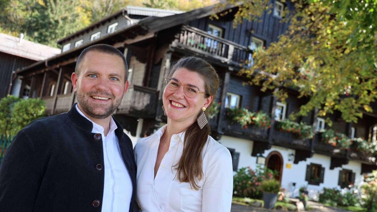 Marion und Johannes Hausberger sind das neue Direktorenpaar im Hotel Gersberg Alm.  