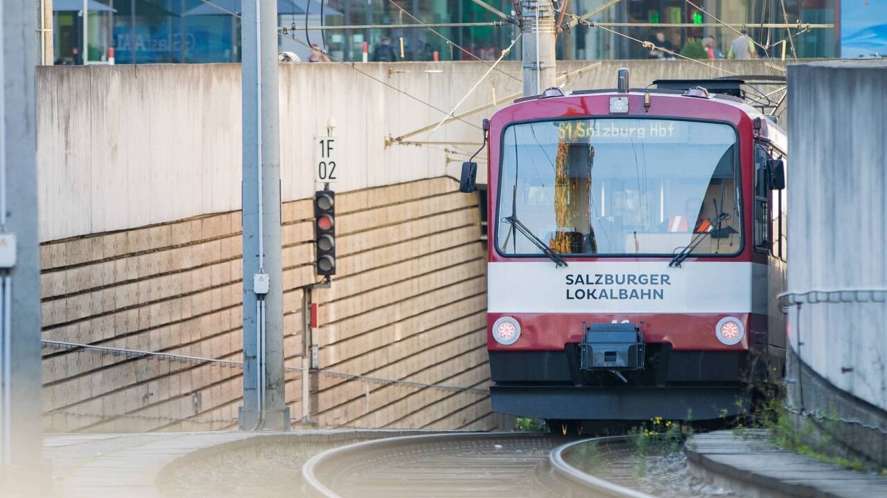 Das Projekt der Lokalbahnverlängerung durch die Stadt Salzburg in den Süden und die Volksbefragung darüber beschäftigen Juristen und den Präsidenten der Arbeiterkammer. Das Projekt der Lokalbahnverlängerung durch die Stadt Salzburg in den Süden und die Volksbefragung darüber beschäftigen Juristen und den Präsidenten der Arbeiterkammer.