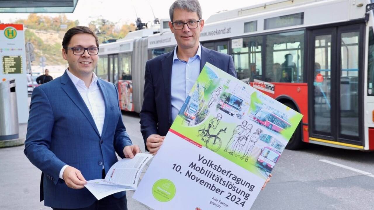 Franz Wieser (Landesmedienzentrum) und Johannes Gfrerer (SVV) haben am Freitag die Infobroschüre des Landes zum S-Link vorgestellt. Franz Wieser (Landesmedienzentrum) und Johannes Gfrerer (SVV) haben am Freitag die Infobroschüre des Landes zum S-Link vorgestellt.
