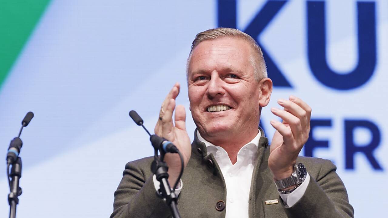 Kunasek steuert LH-Sessel an Kunasek steuert LH-Sessel an