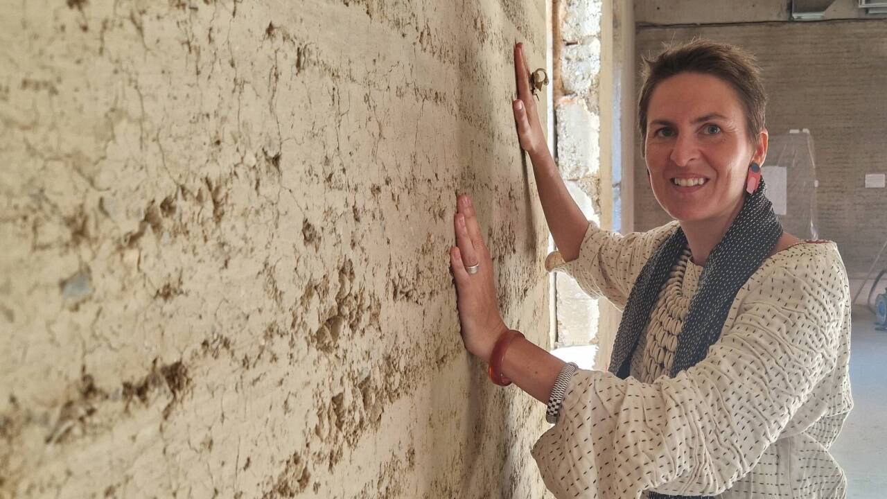 Die Laufener Architektin Anna Heringer realisiert in Traunstein den ersten freitragenden Lehmbau Deutschlands. 