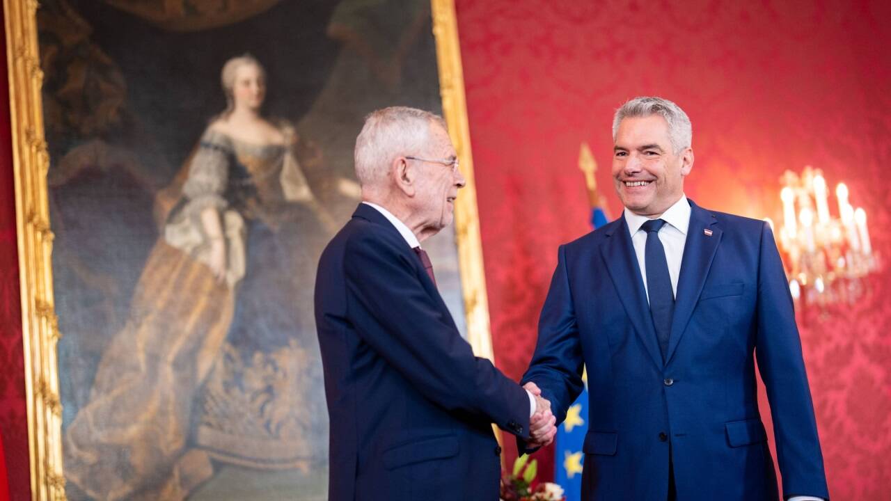Alexander Van der Bellen mit Bundeskanzler Karl Nehammer (ÖVP) in der Wiener Hofburg.  
