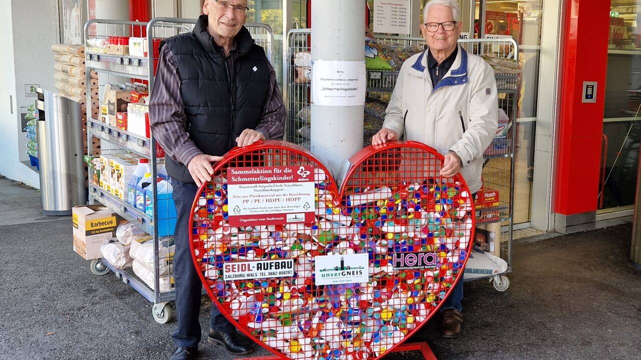 Obmann Peter Randorf und Mitglied Irmin Gundl vom Verein „Unser Gneis“ beim Sammelherz in der Berchtesgadner Straße. 
