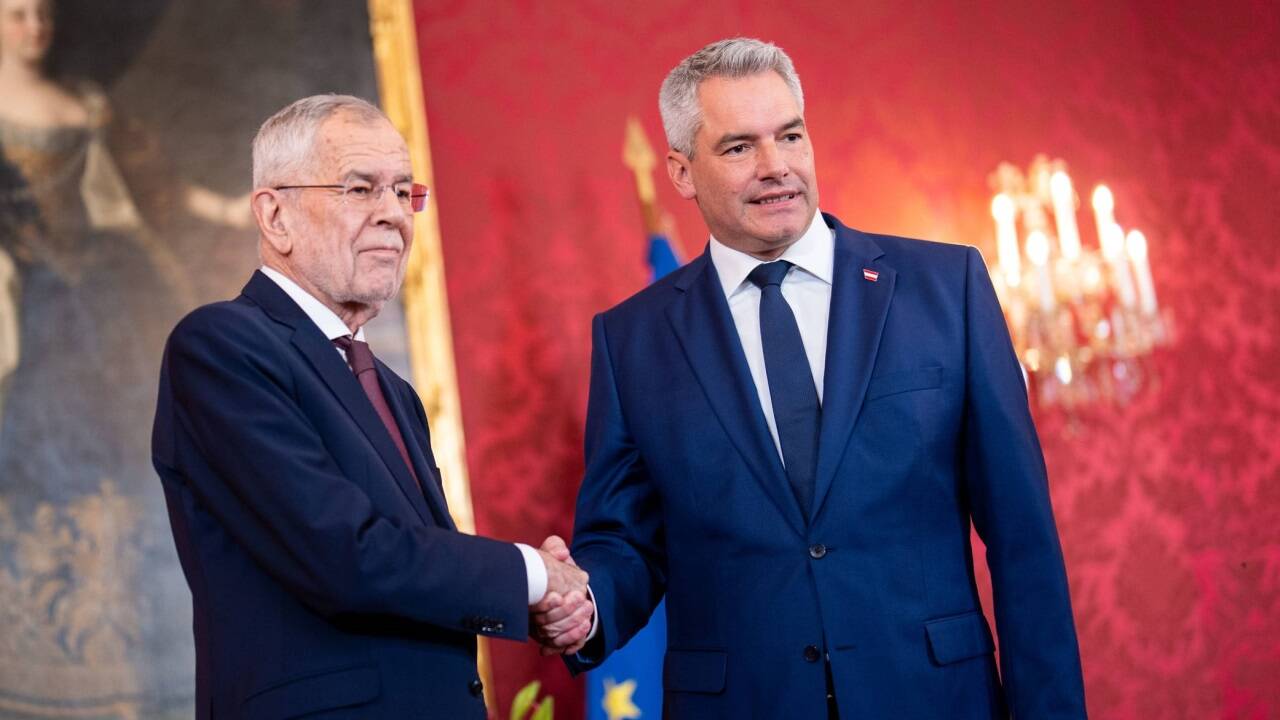Alexander Van der Bellen vertraute Karl Nehammer die Regierungsbildung an.  