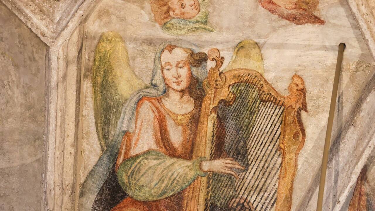 Der Nonnberger Engelschor ist in über einjähriger Arbeit gesäubert und restauriert worden.  