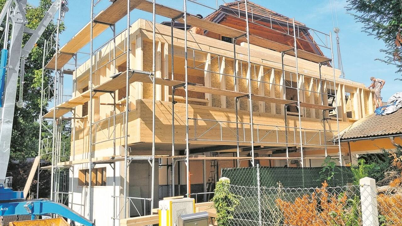 Holz ist der Fast-alles-Könner beim Nachverdichten in der Stadt. 