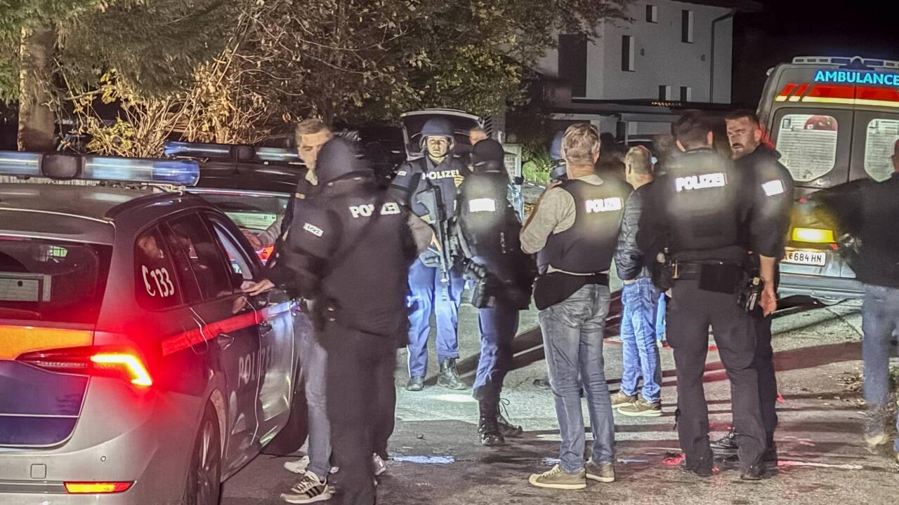 Großaufgebot der Polizei am Dienstagabend in Adnet. Eine 67-Jährige wurde tot aufgefunden. Mittlerweile konnte die Polizei einen Verdächtigen festnehmen.  Großaufgebot der Polizei am Dienstagabend in Adnet. Eine 67-Jährige wurde tot aufgefunden. Mittlerweile konnte die Polizei einen Verdächtigen festnehmen.