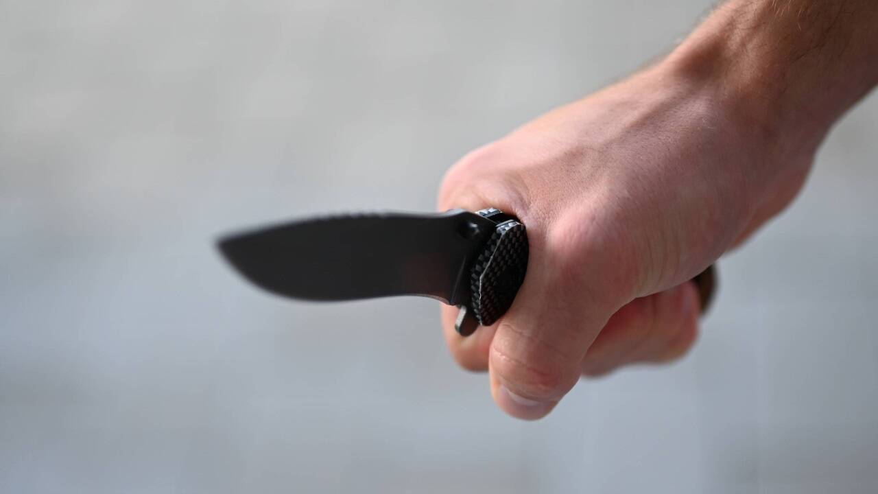 Der 12-Jährige und der 13-Jährige hatten die Trafikantin mit einem Messer bedroht ausgeraubt. Nun konnte die Polizei die Täter identifizieren. (Symbolbild) 