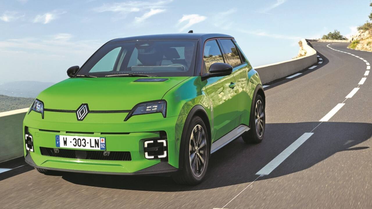 Eine gelungene Kombination aus Retro-Charme und Elektro-Moderne. Der Urahn bleibt erkennbar, dennoch verkörpert der R5 die Zukunft. 
