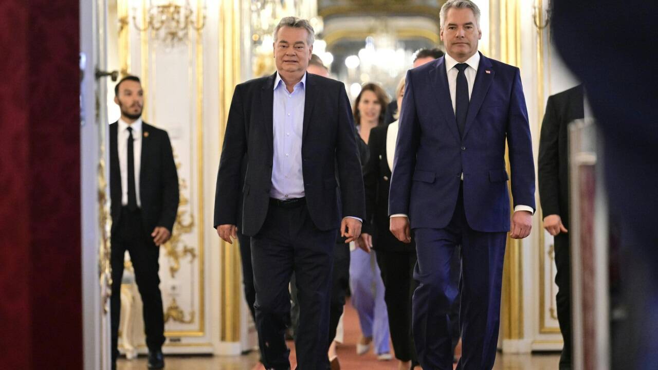 Werner Kogler und Karl Nehammer bleiben bis zur Übergabe an die nächste Regierung im Amt. Als Verwalter, nicht als Gestalter.   Werner Kogler und Karl Nehammer bleiben bis zur Übergabe an die nächste Regierung im Amt. Als Verwalter, nicht als Gestalter.