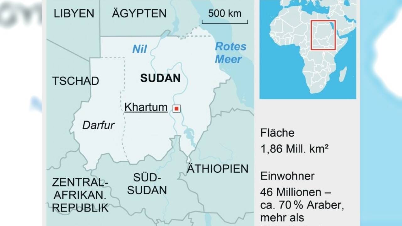 Warum wird im Sudan gekämpft? Das Land hat mit 45 Millionen halb so viele Einwohner wie Deutschland, ist aber fünf Mal so groß. 30 Jahre wurde es von Omar al-Baschir beherrscht. Dann übernahm 2021 General Abdel Fattah Burhan mit Hilfe des Militärs und der Kämpfergruppe RSF die Macht. Nun bekriegen sich die damals Verbündeten: das Militär und die RSF.  