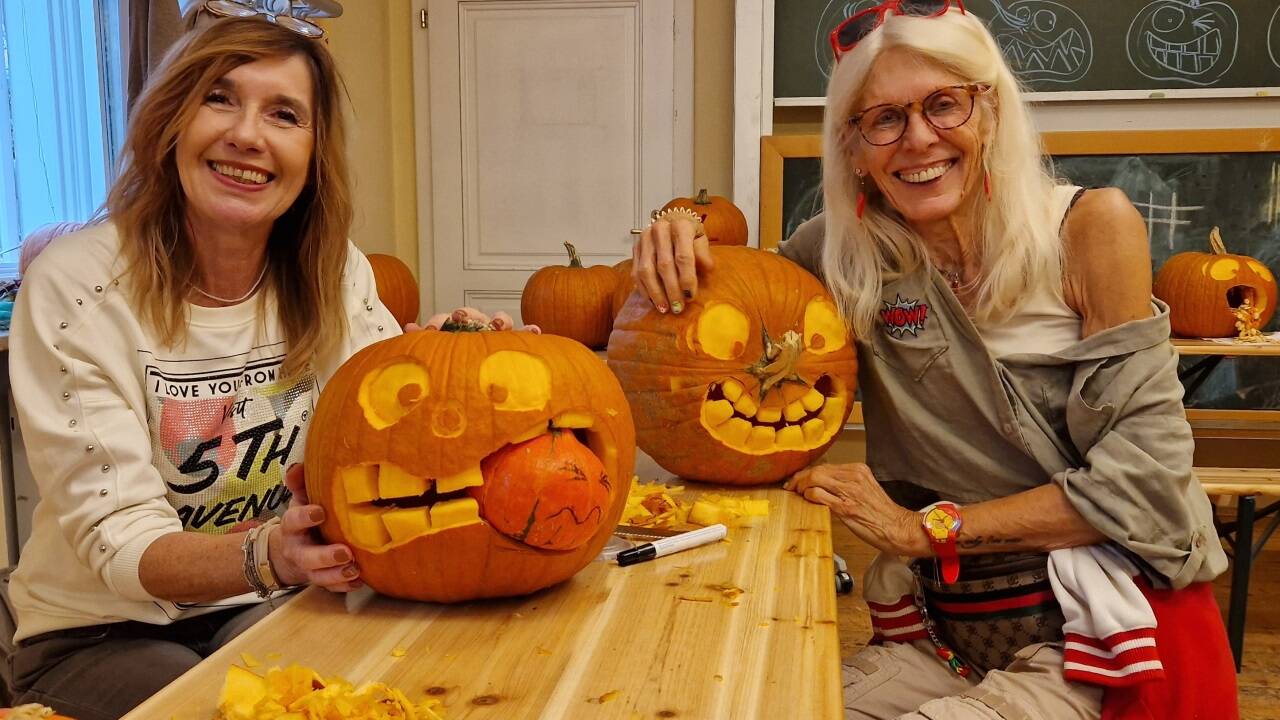 Susanna Reisinger und Brigitte Santner (von links) ließen ihrer Kreativität freien Lauf. 
