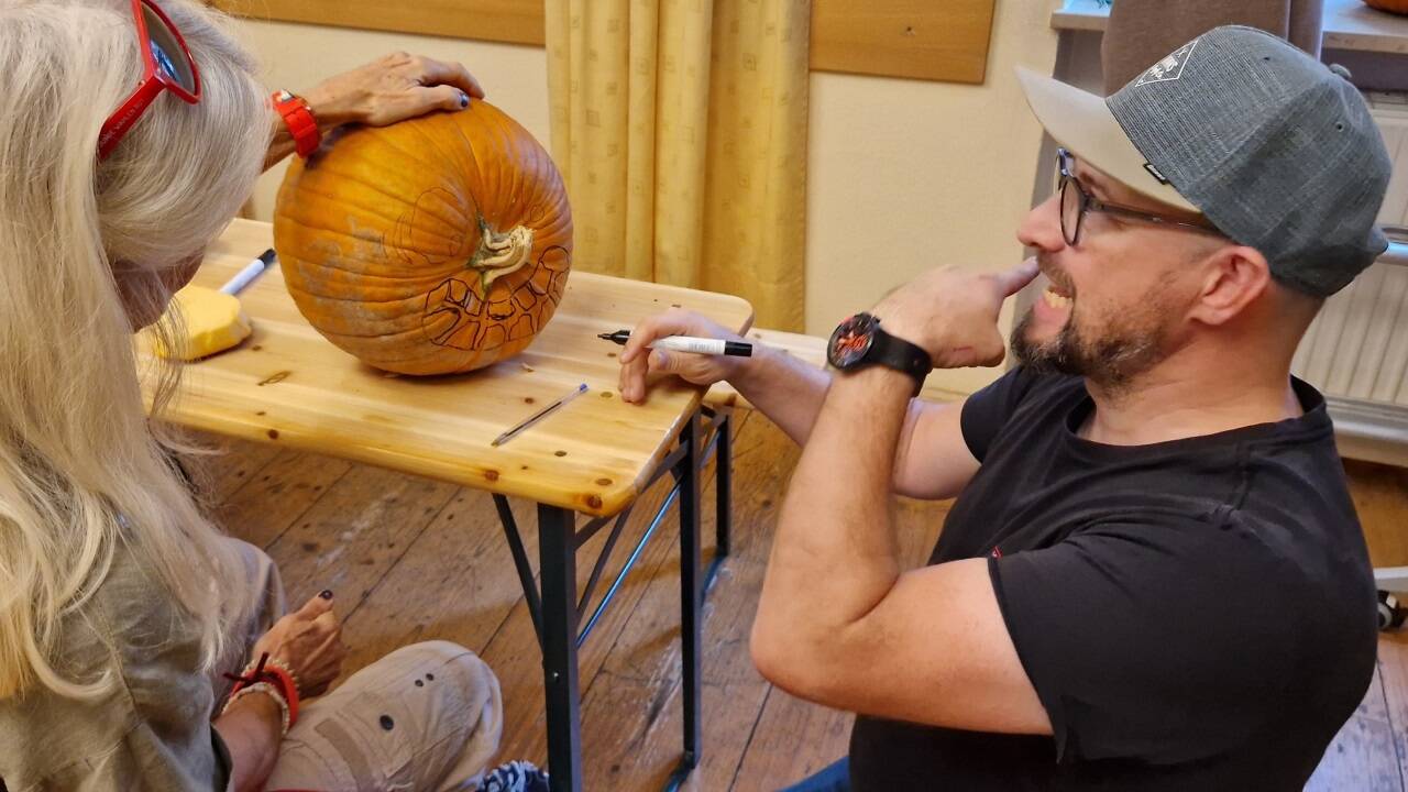 Zähne zeigen: Rainer Likar gab den Teilnehmerinnen und Teilnehmern Tipps mit auf den Weg. 