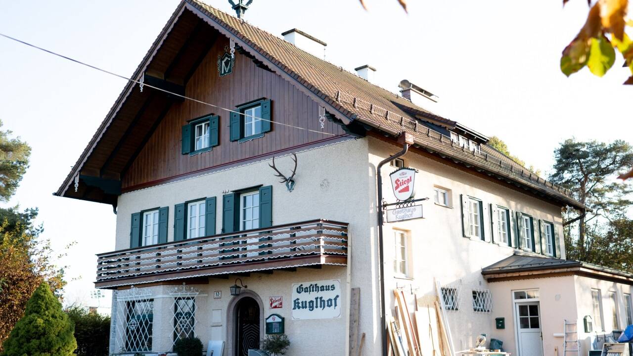 1870 wurde an der Stelle in Maxglan ein Wirtshaus erbaut, das 1911 von der Stieglbrauerei gekauft und verpachtet wurde. Das jetzige Gebäude wurde nach einem Brand im Jahr 1935 errichtet. 