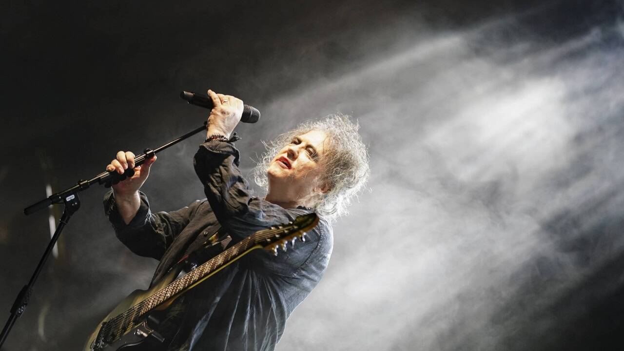 Robert Smith – hier beim Konzert in Wien 2022 – muss nicht altern, um über die Finsternis am Ende zu singen.  Robert Smith – hier beim Konzert in Wien 2022 – muss nicht altern, um über die Finsternis am Ende zu singen.