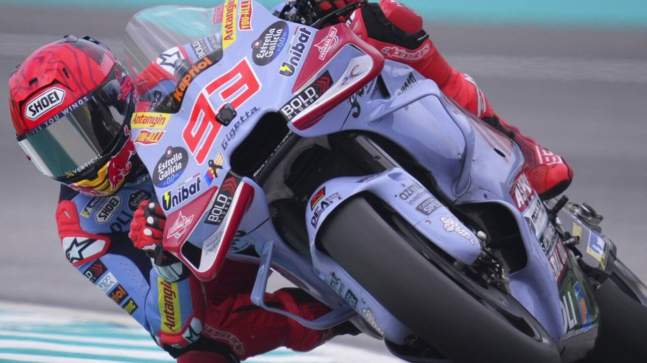 Marc Márquez übte Kritik an den ursprünglichen Plänen der MotoGP, trotz der Unwetterkatastrophe in Valencia zu fahren. Marc Márquez übte Kritik an den ursprünglichen Plänen der MotoGP, trotz der Unwetterkatastrophe in Valencia zu fahren.